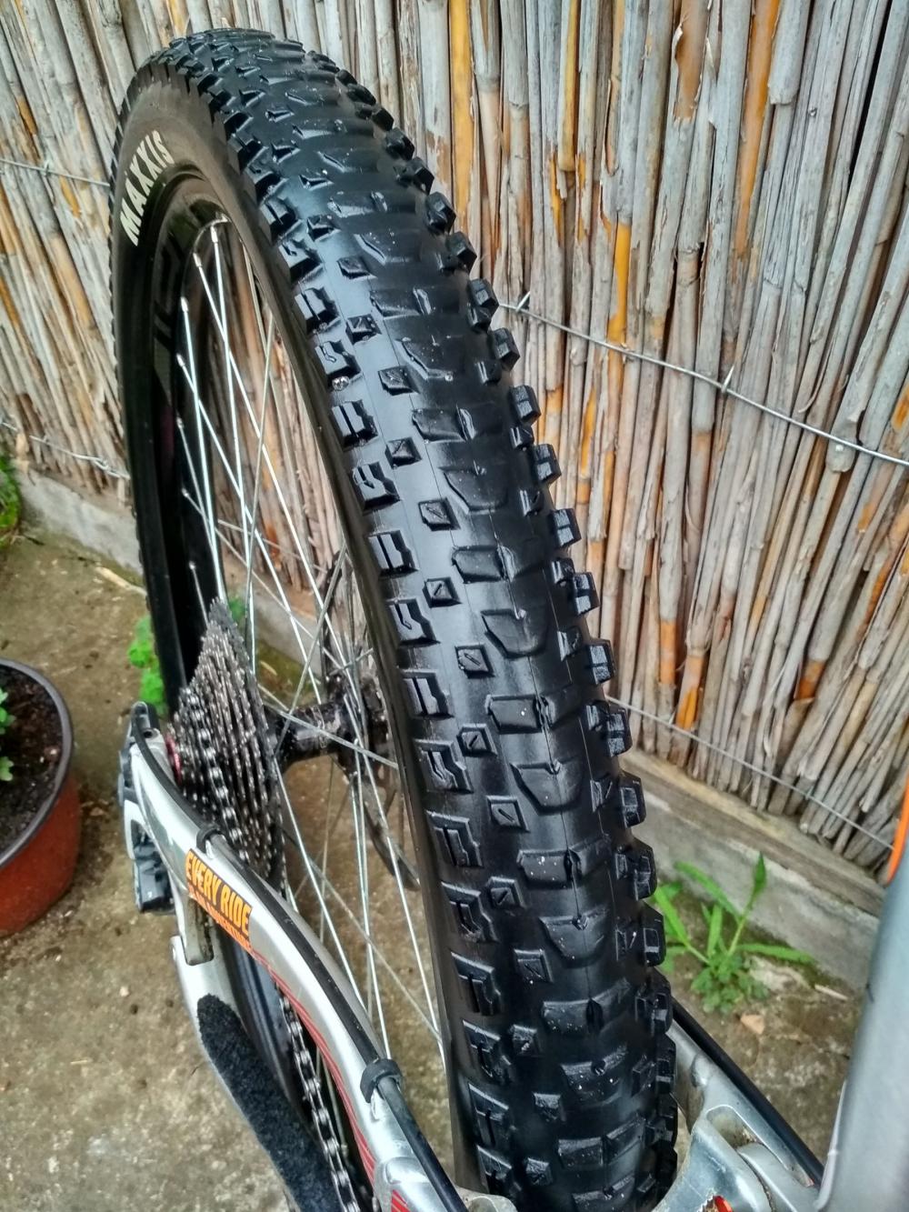 maxxis dhf 27.5 2.5